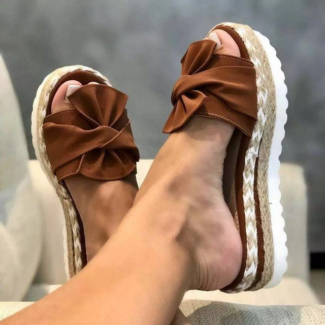 Everyday women's walking sandals. Comfortable platform and arch support for sustained foot relief.