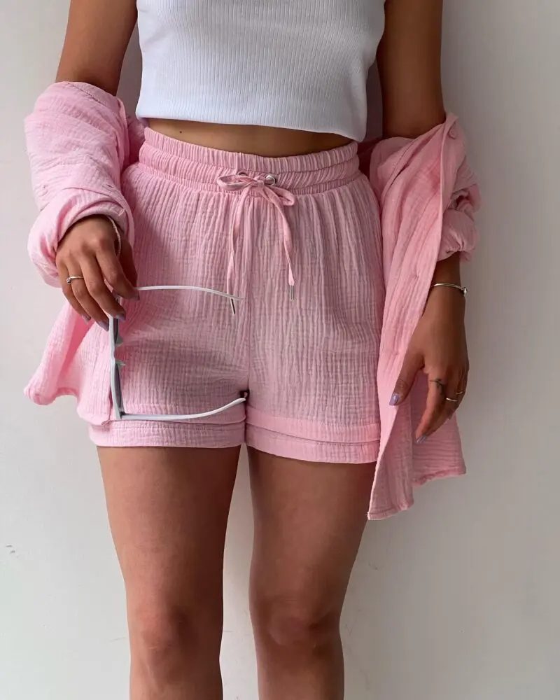 Breathable women's Capri set in pure cotton, ideal for effortless summer comfort.