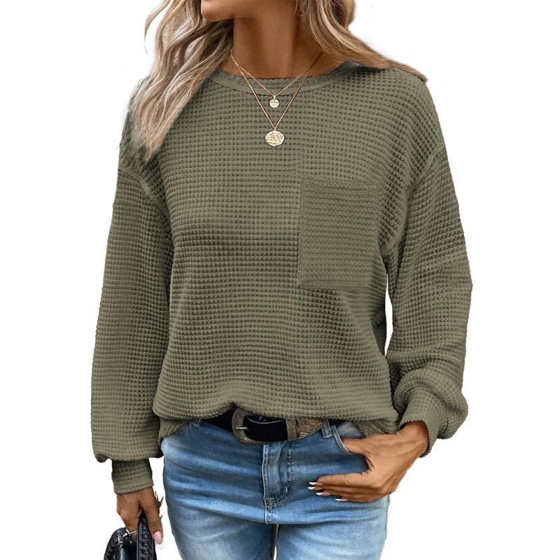 Stylish women's oversized crewneck blouse with long sleeves, offering cozy comfort & casual elegance.