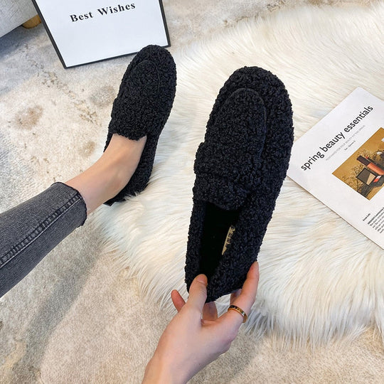 Warm women's plush loafer slippers, super soft and cozy for relaxation and indoor comfort.