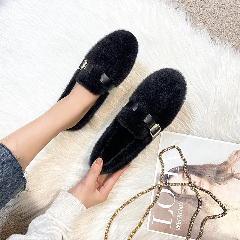 Soft plush women's slip-on flat shoes, offering ultimate comfort for everyday and casual wear. Warm footwear.