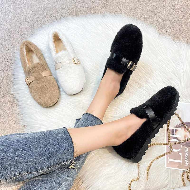 Stylish women's cozy flats, slip-on design with plush interior for warm, comfortable autumn & winter wear.