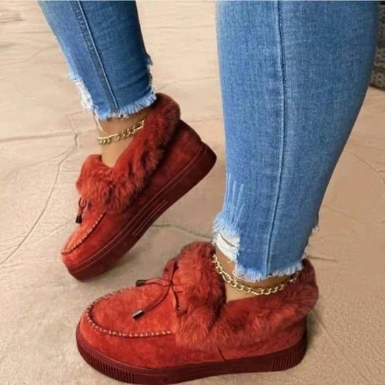 Everyday women's warm slip-on cotton shoes, round-toe for cozy comfort. Essential winter footwear.