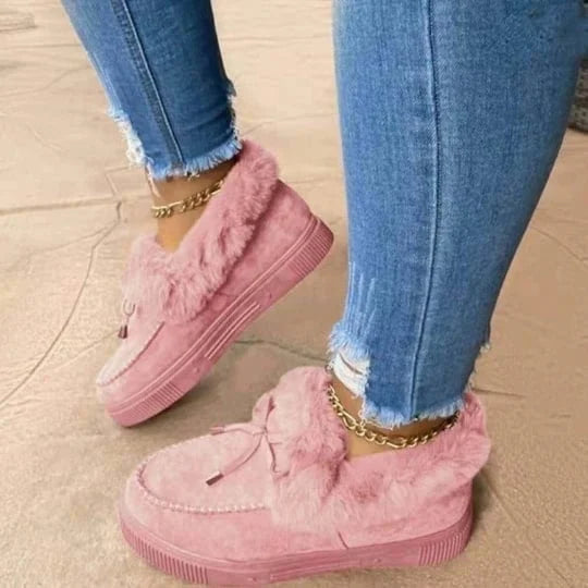 Casual women's round-toe slip-on winter shoes. Cozy cotton footwear, warm and comfortable for everyday fashion.