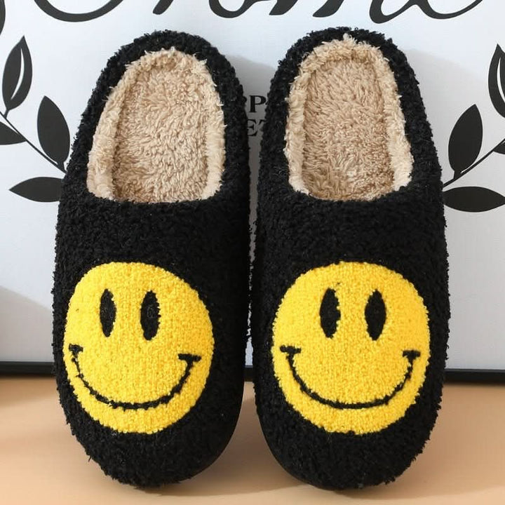 Women's house shoes: warm, cozy slippers with a smiley face, perfect for winter with a thick sole.