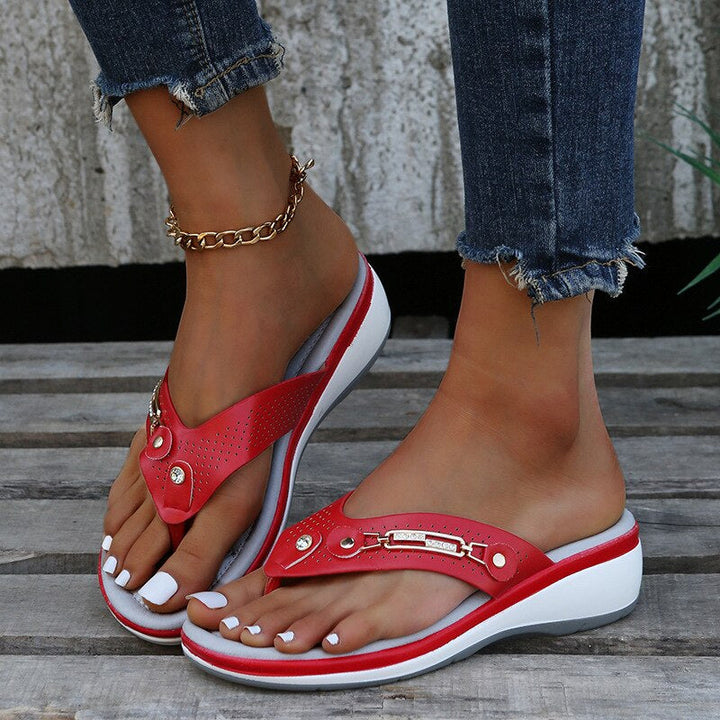 Casual women's footwear: comfy cushioned flip flop sandals with an elegant decorative strap for all-day comfort.