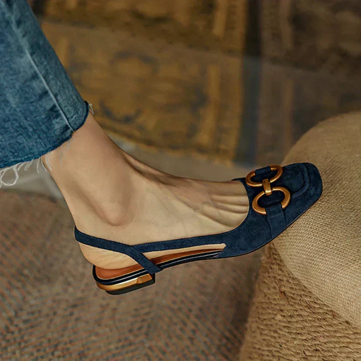 Casual women's Delphine buckle sandals, versatile everyday footwear with supportive cushioning.