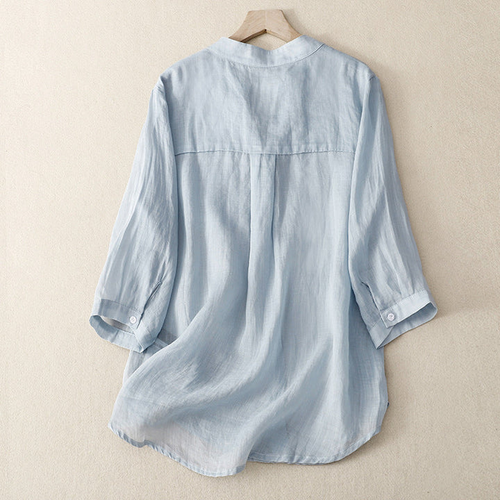 Stylish women's flowy button-down shirt. An effortless, comfortable blouse for versatile everyday outfits.