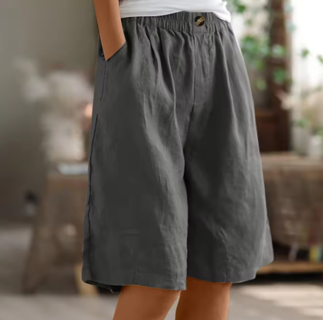 Relaxed fit pull-on women's shorts, ideal for summer vacation and comfortable beachwear.