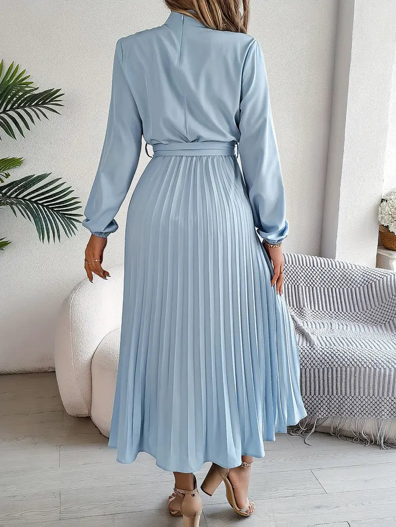 Sophisticated women's midi dress with pleats & long sleeves, featuring an elegant belt.