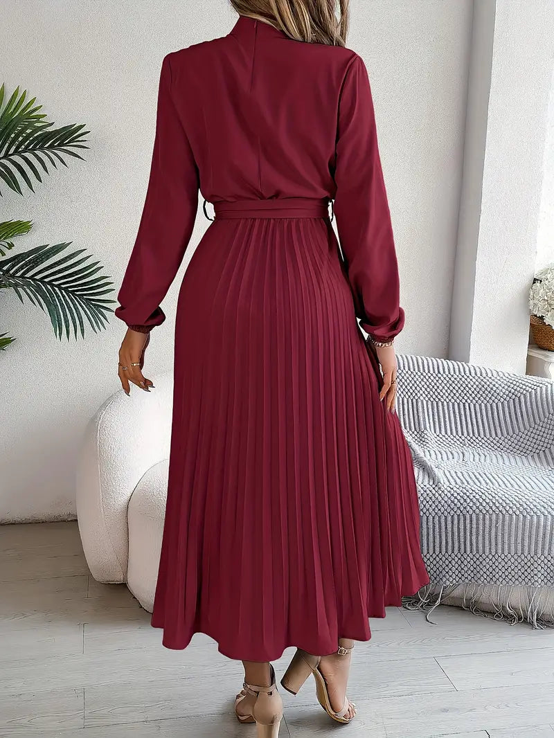 Chic women's autumn dress: elegant long-sleeve midi with pleats & a stylish belt.