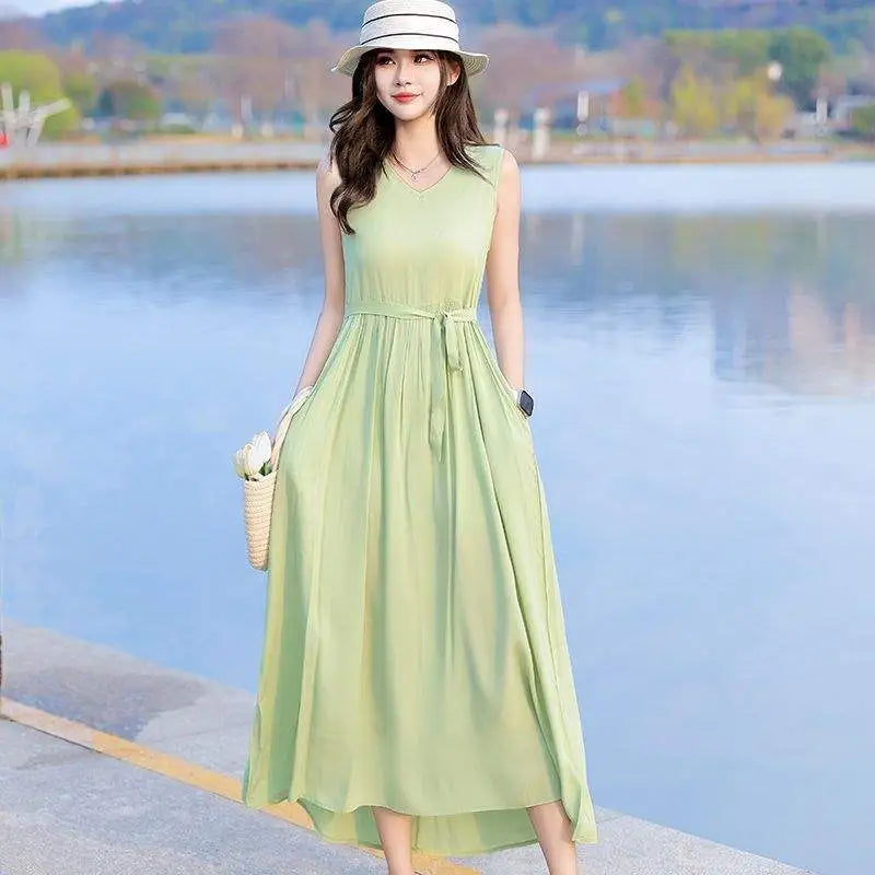 Flowy women's V-neck maxi dress, sleeveless, with a chic tie waist & deep pockets. Ideal for casual wear.