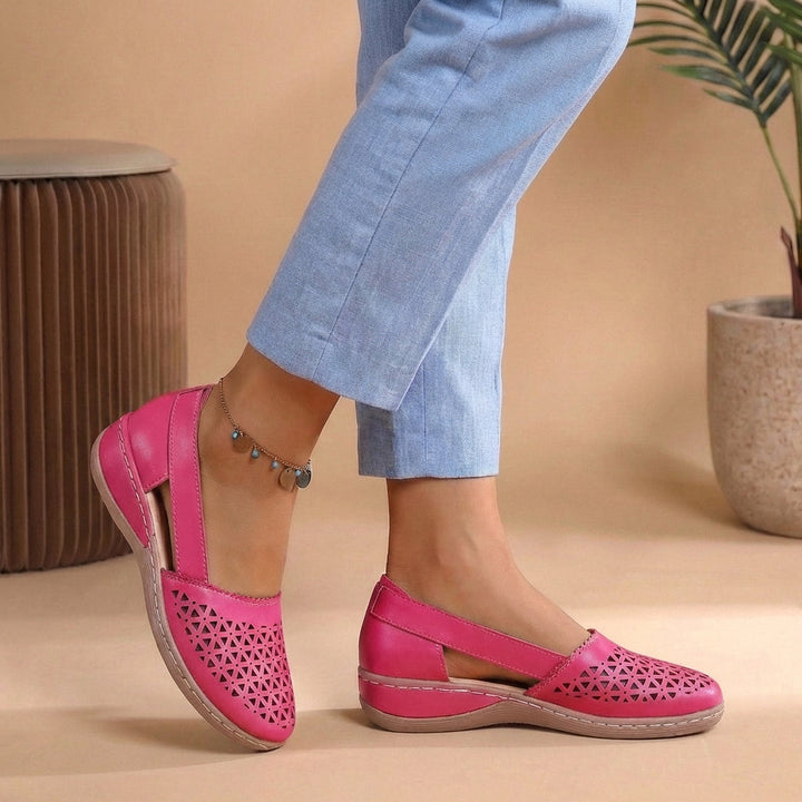 Stylish women's summer loafers, versatile flat shoes for everyday comfort.