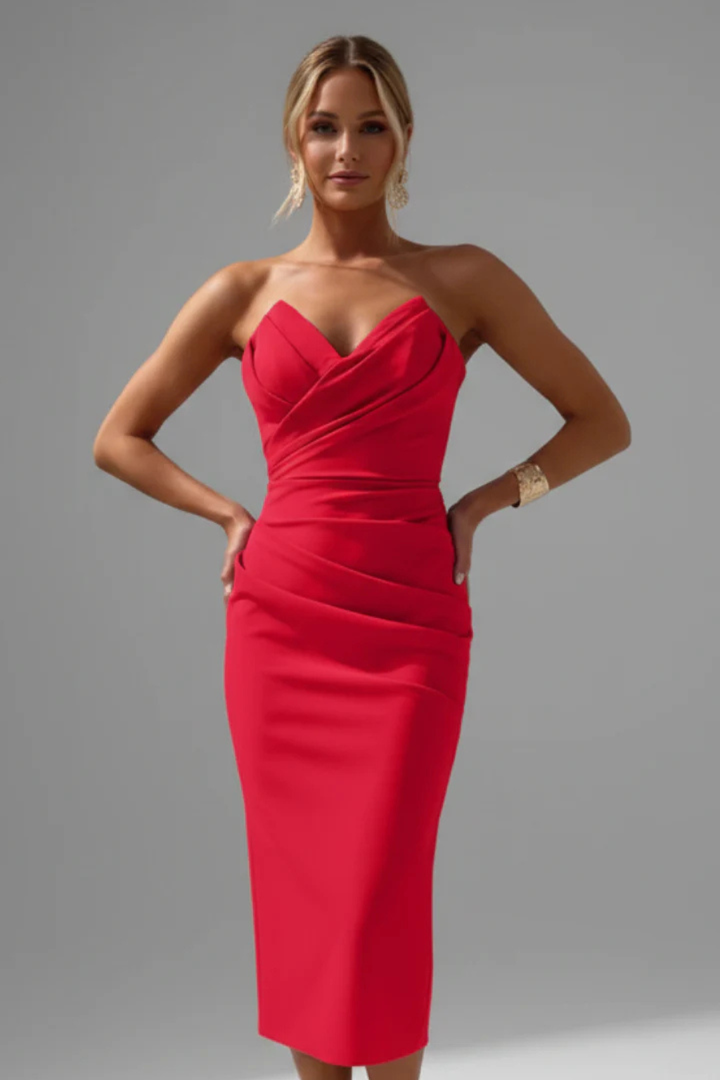 Formal women's midi dress, ruched and fitted, showcasing a sophisticated sweetheart neckline.