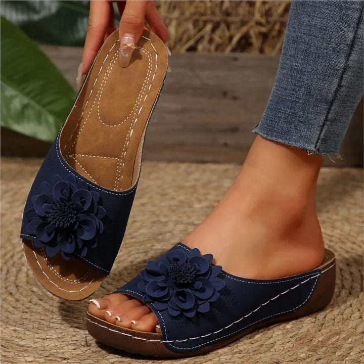 Everyday women's floral slip-on sandals, ultimate comfort & style for summer.