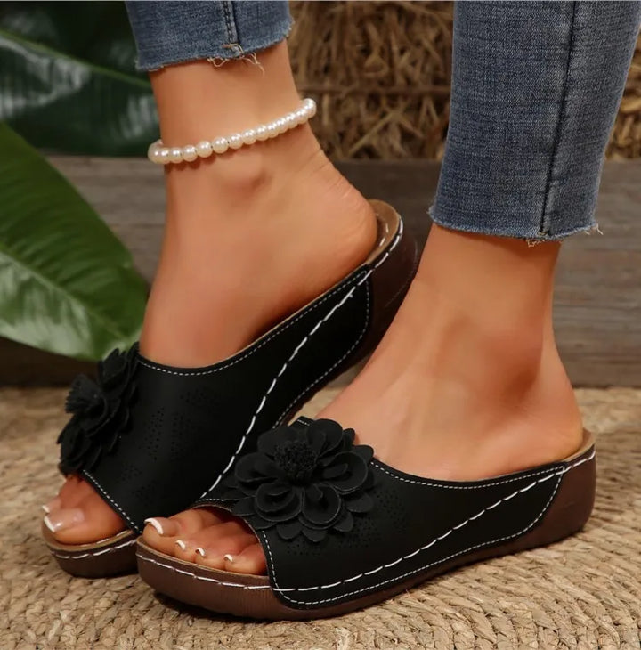 Spring/summer women's floral slide sandals, comfortable, fashionable, and open-toe.