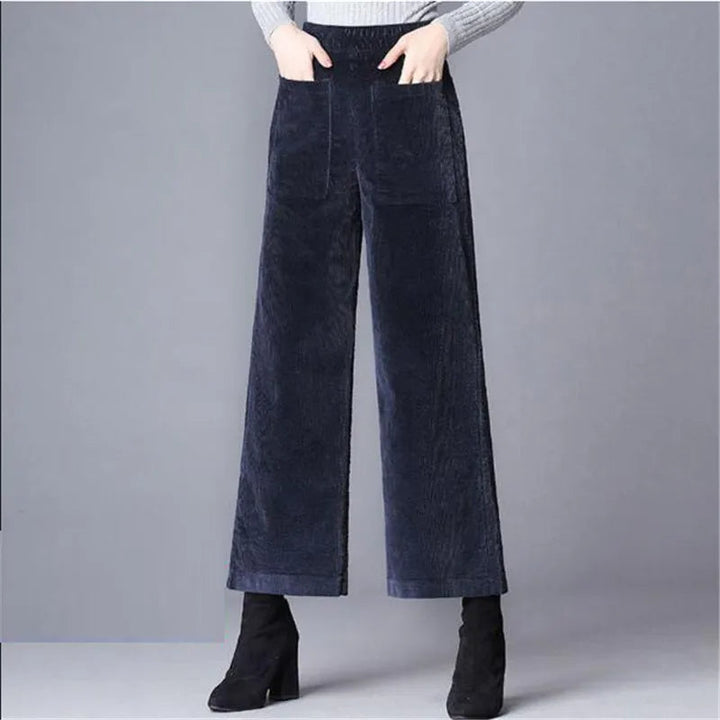 Comfortable women's high-waisted flare trousers, a retro classic for fall & winter fashion.