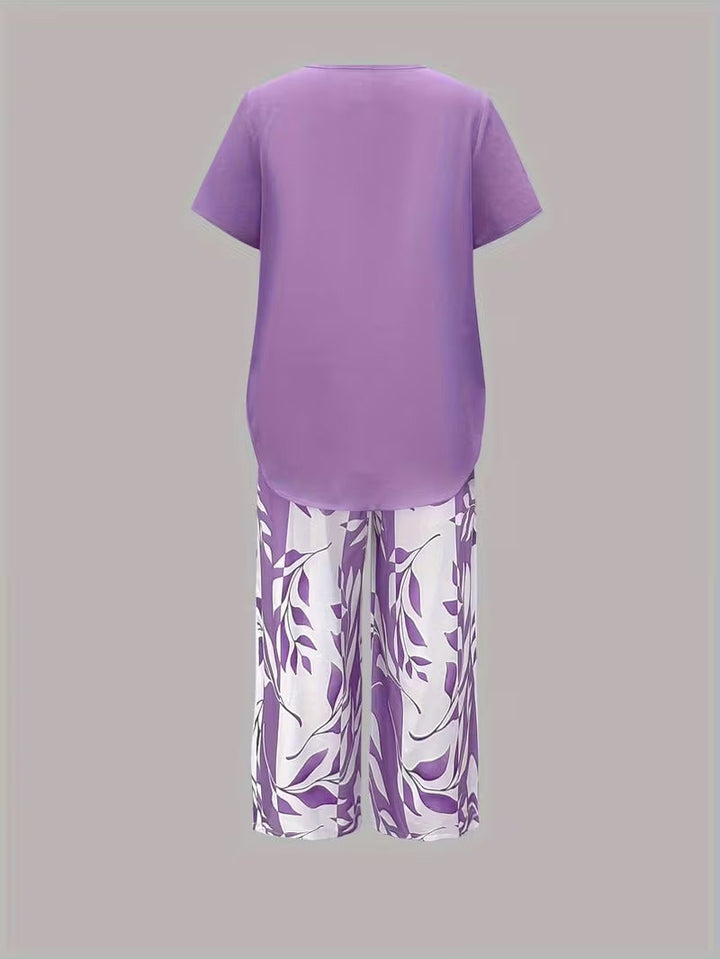 Stylish women's leaf print short sleeve top and cropped pants set. Perfect for summer casual wear.