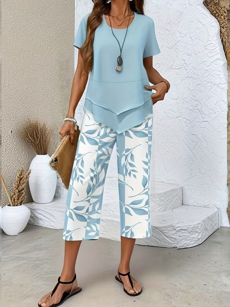 Stylish women's two-piece set featuring a vibrant leaf print & comfortable cropped trousers.