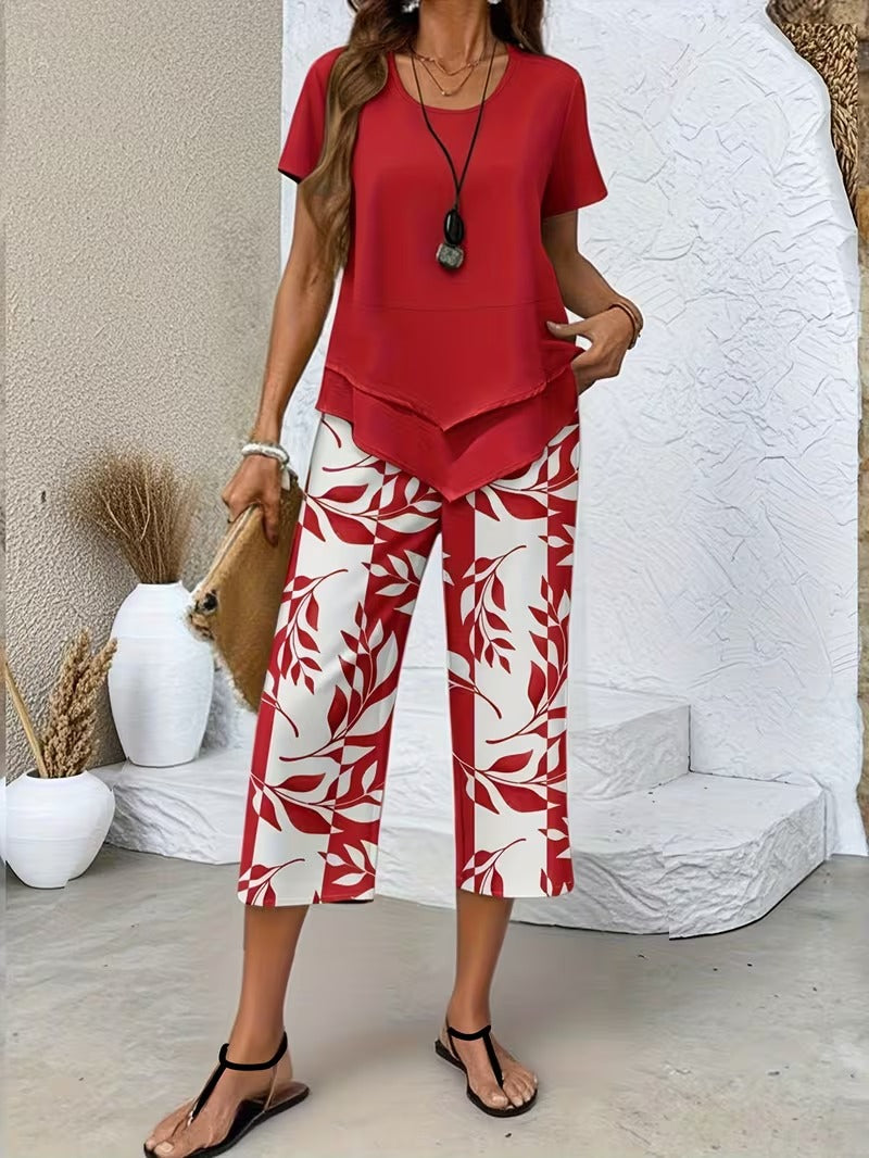 Casual women's leaf print matching set with a short sleeve top & trendy cropped pants.