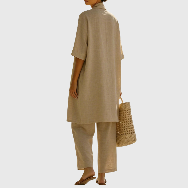 Stylish women's matching 3-piece set for summer, featuring a breathable fabric & relaxed fit. Ideal for vacation.