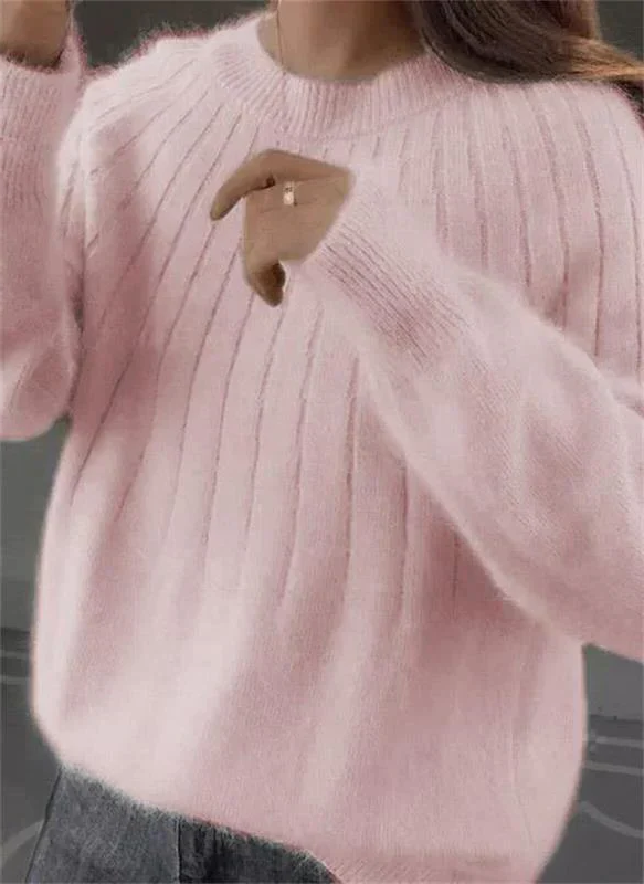 Soft cashmere knitted sweater for women, featuring a warm, long-sleeve design for versatile, casual chic fashion.