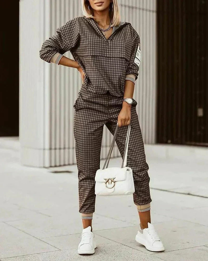 Sporty & stylish modern Mira tracksuit for women. Comfortable loungewear & activewear for everyday fashion.