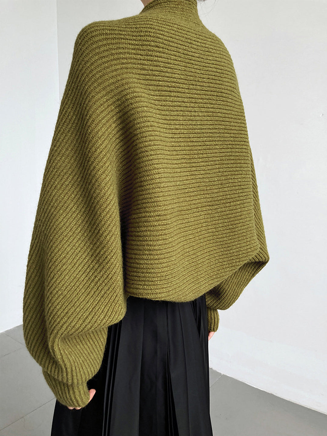 Stylish women's open-front long-sleeve cardigan, a versatile fashion piece for casual wear.