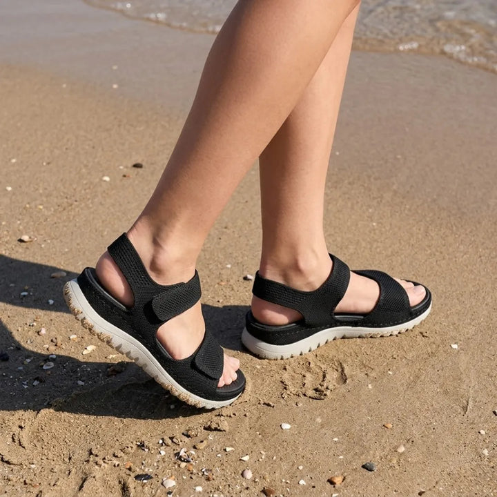 Casual women's sandals, hook-and-loop closure, ergonomic design, perfect for all-day comfort.