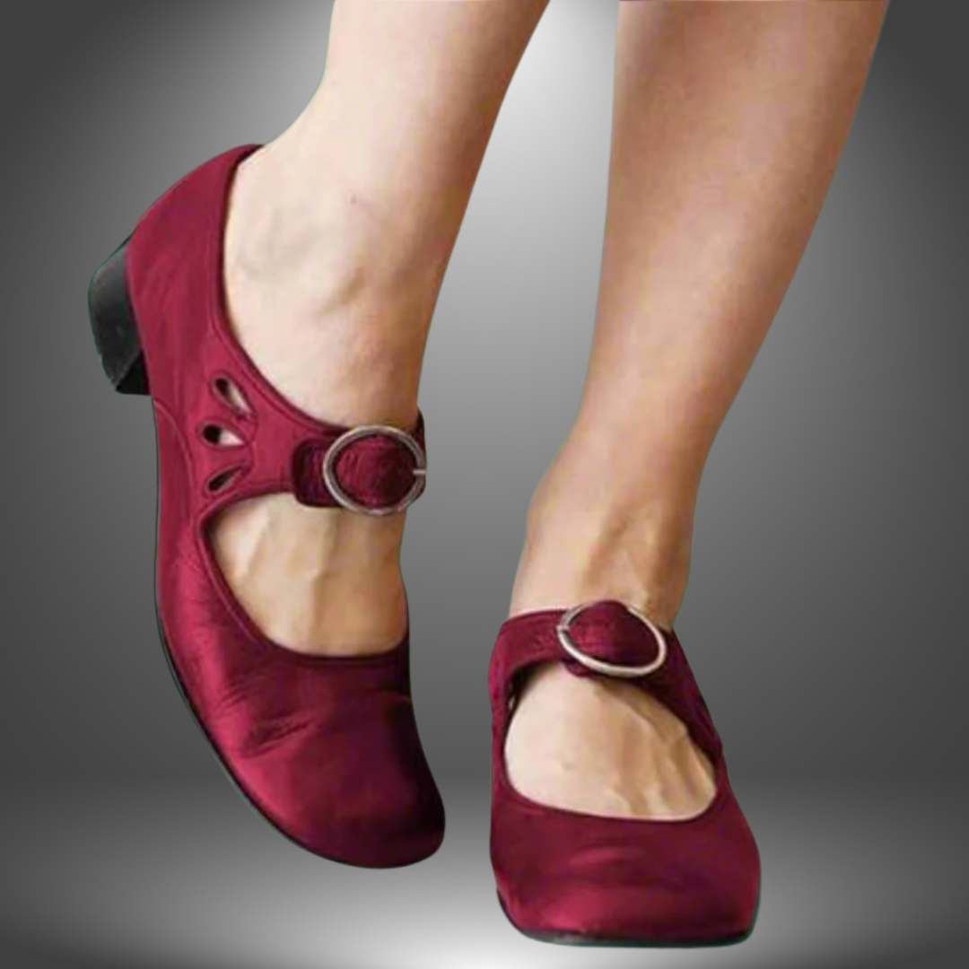 Women's orthopedic sandals with arch support for pain relief. Comfortable walking shoes, ideal for everyday summer wear.