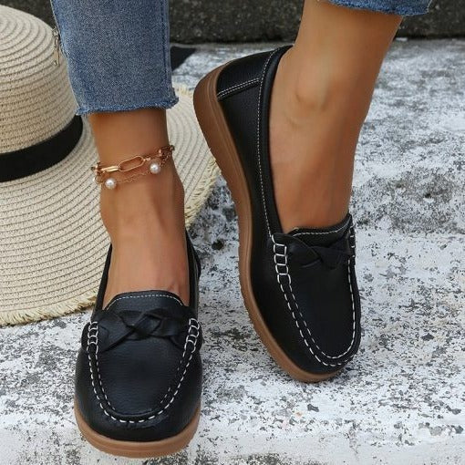 Casual women's slip-on loafers, orthopedic design with arch support for daily walking comfort.