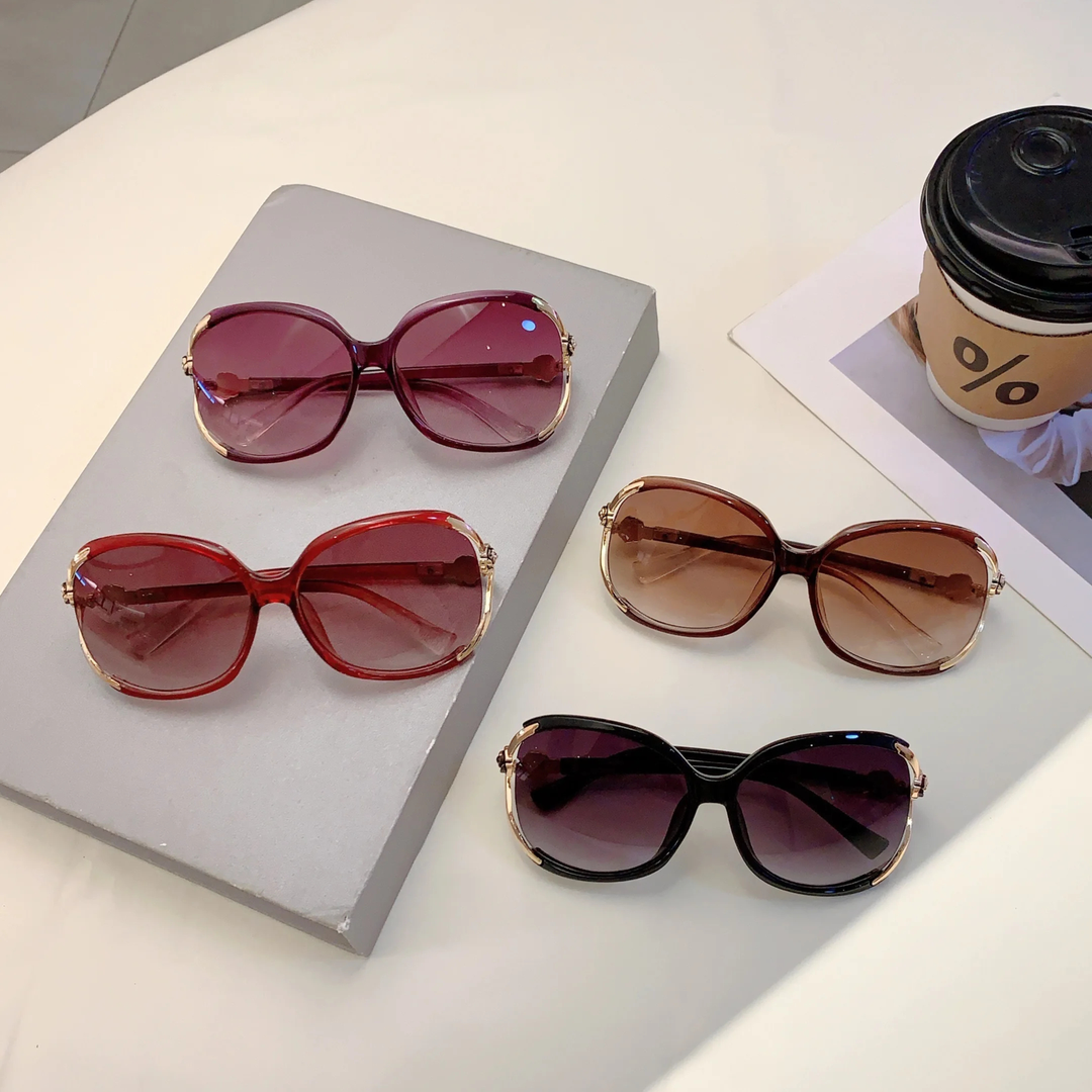 Acetate frame oversized gradient women's sunglasses, unique rose detail, UV400 protection, chic.