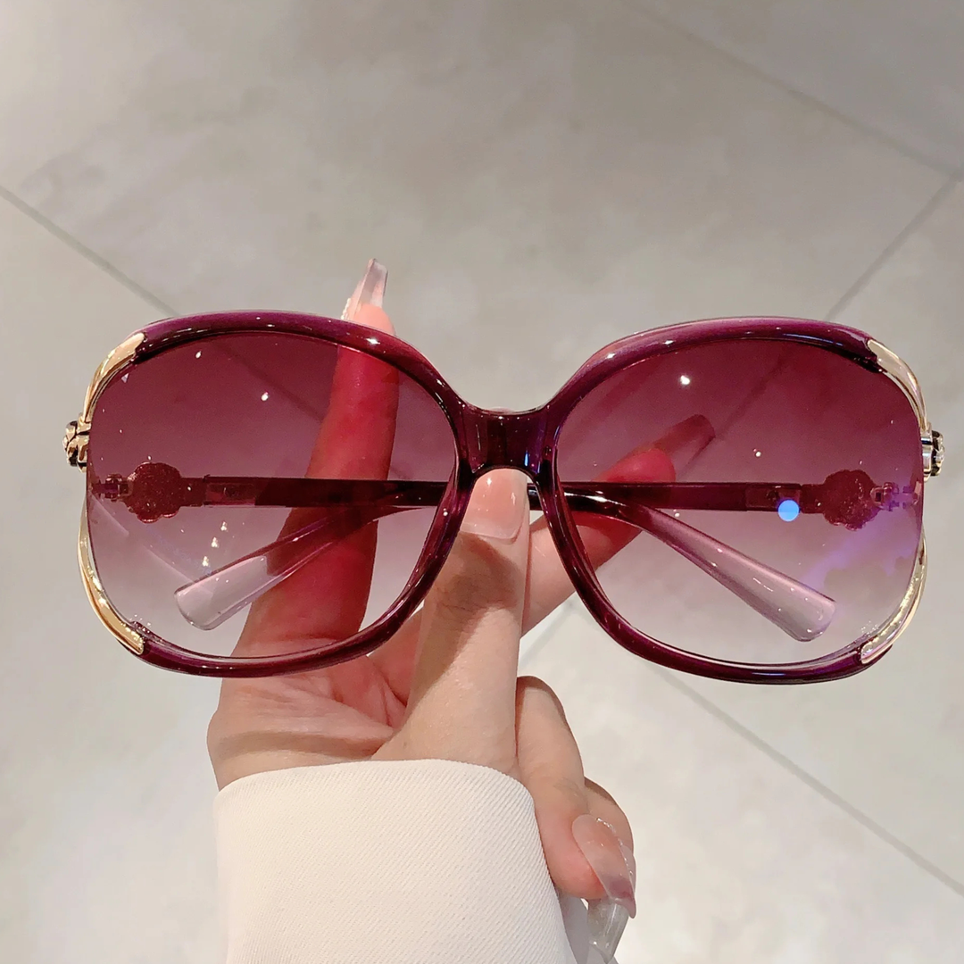 Glamorous women's oversized gradient sunglasses with rose detail, perfect fashion accessory, UV400.