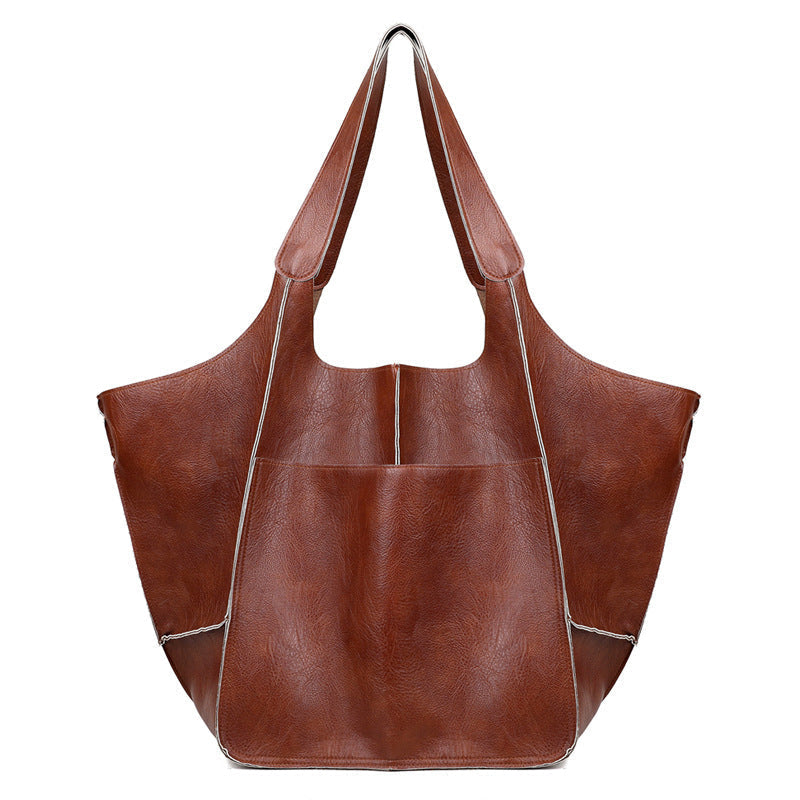 Women's oversized weekend travel bag, perfect for getaways and short trips.