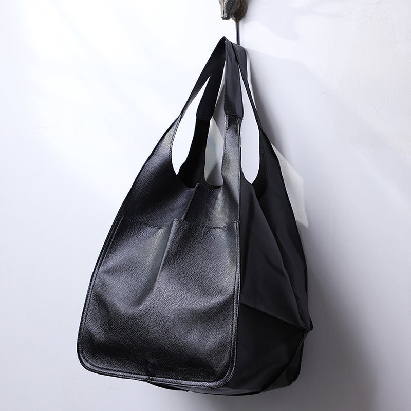 Ready for adventure: women's oversized travel bag for spontaneous weekend trips.