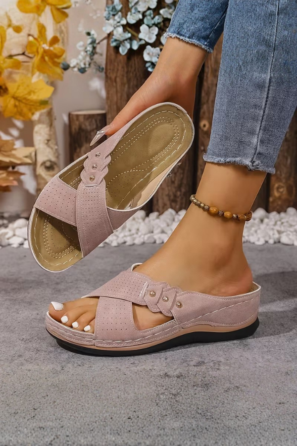 Casual women's perforated slip-on sandals, ultimate comfort for daily wear and travel adventures.