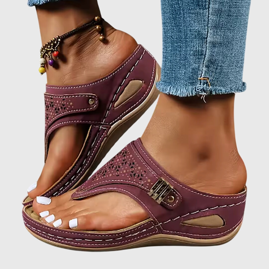 Women's comfortable platform ankle strap sandals. Summer open-toe chunky heels.