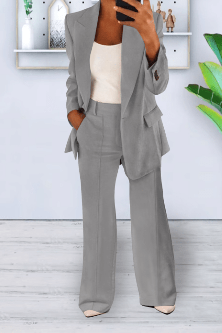 Women's casual two-piece matching set, relaxed and breathable, great for everyday wear or travel.