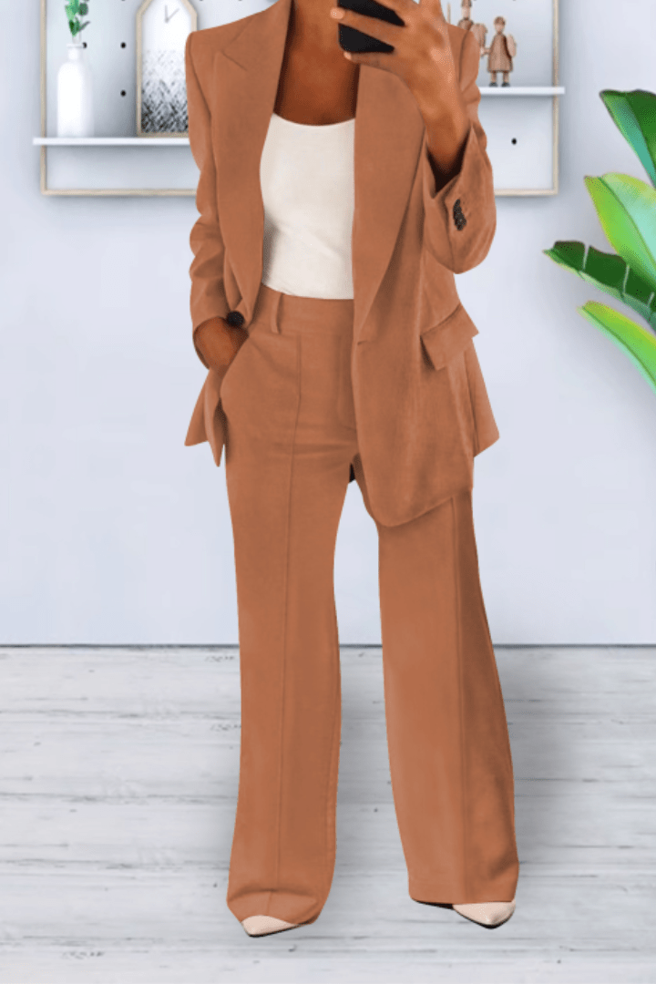 Chic women's two-piece loungewear set; a relaxed, breathable matching outfit for versatile fashion.