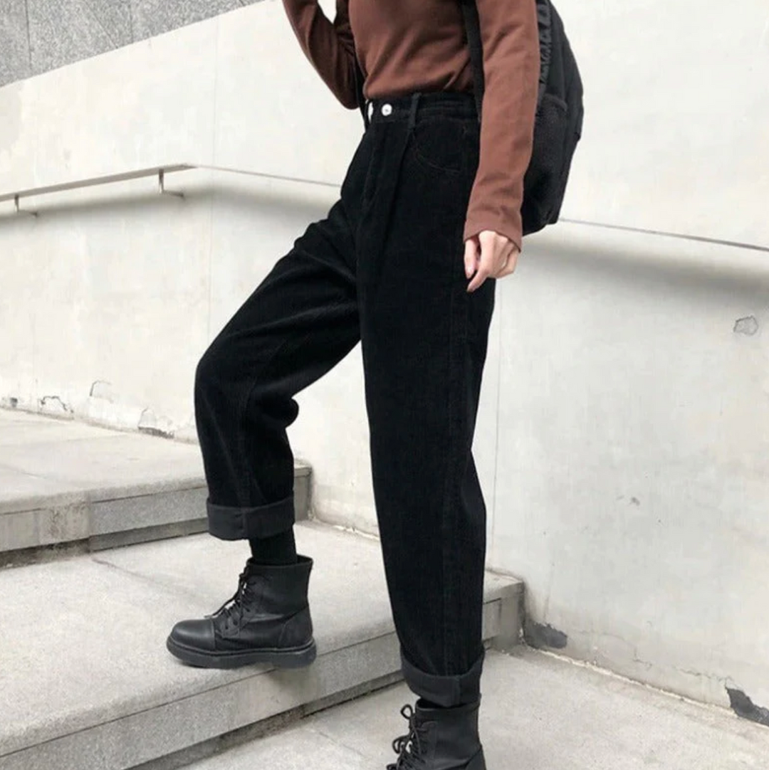 Women's relaxed fit casual trousers, perfect for comfortable everyday style and versatile wear.