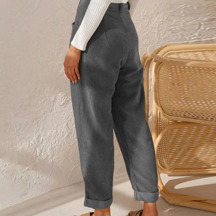Elegant women's relaxed fit casual trousers, designed for sophisticated yet comfortable everyday style.