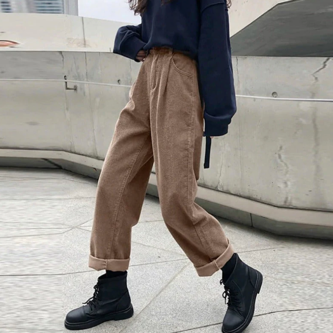 Fashionable women's relaxed fit bottoms, designed for ultimate comfort and everyday wear.