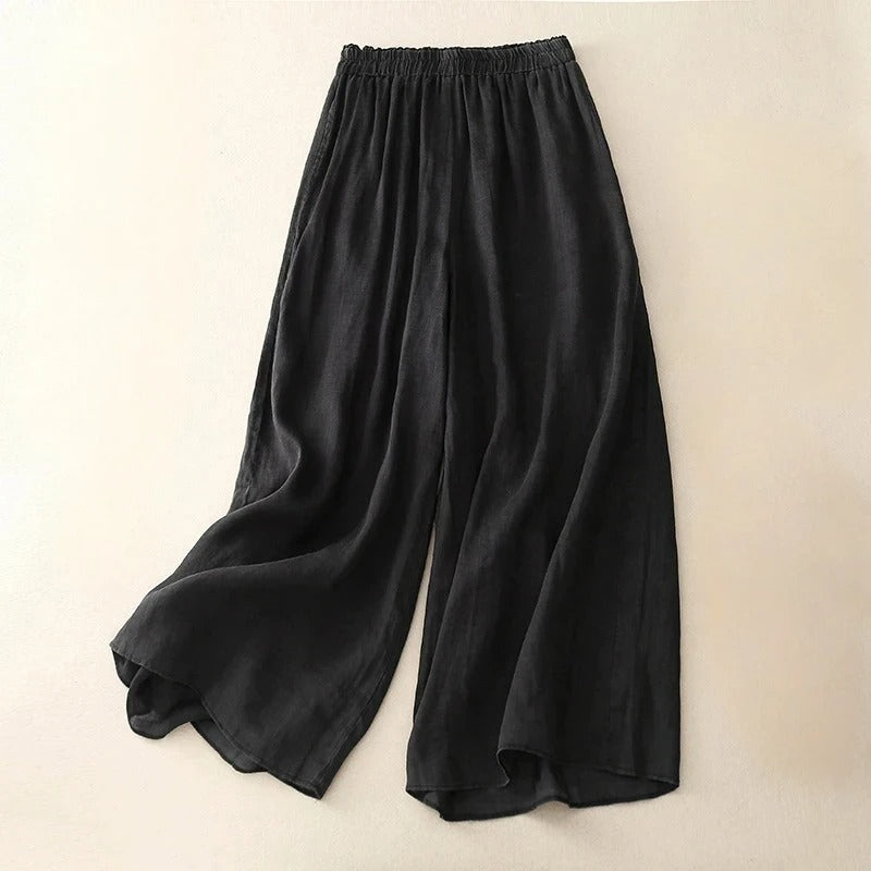 Loose fit women's trousers for ultimate comfort. Relaxed style pants, perfect for casual or dressed-up spring looks.