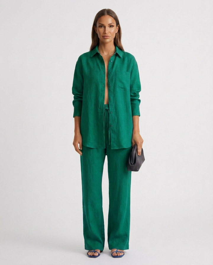 Women's relaxed fit matching set, cozy two-piece outfit for comfortable spring summer wear.
