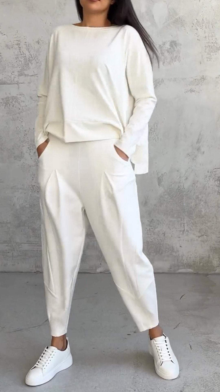 Versatile women's two-piece set, relaxed fit, perfect for lounging or casual everyday wear.