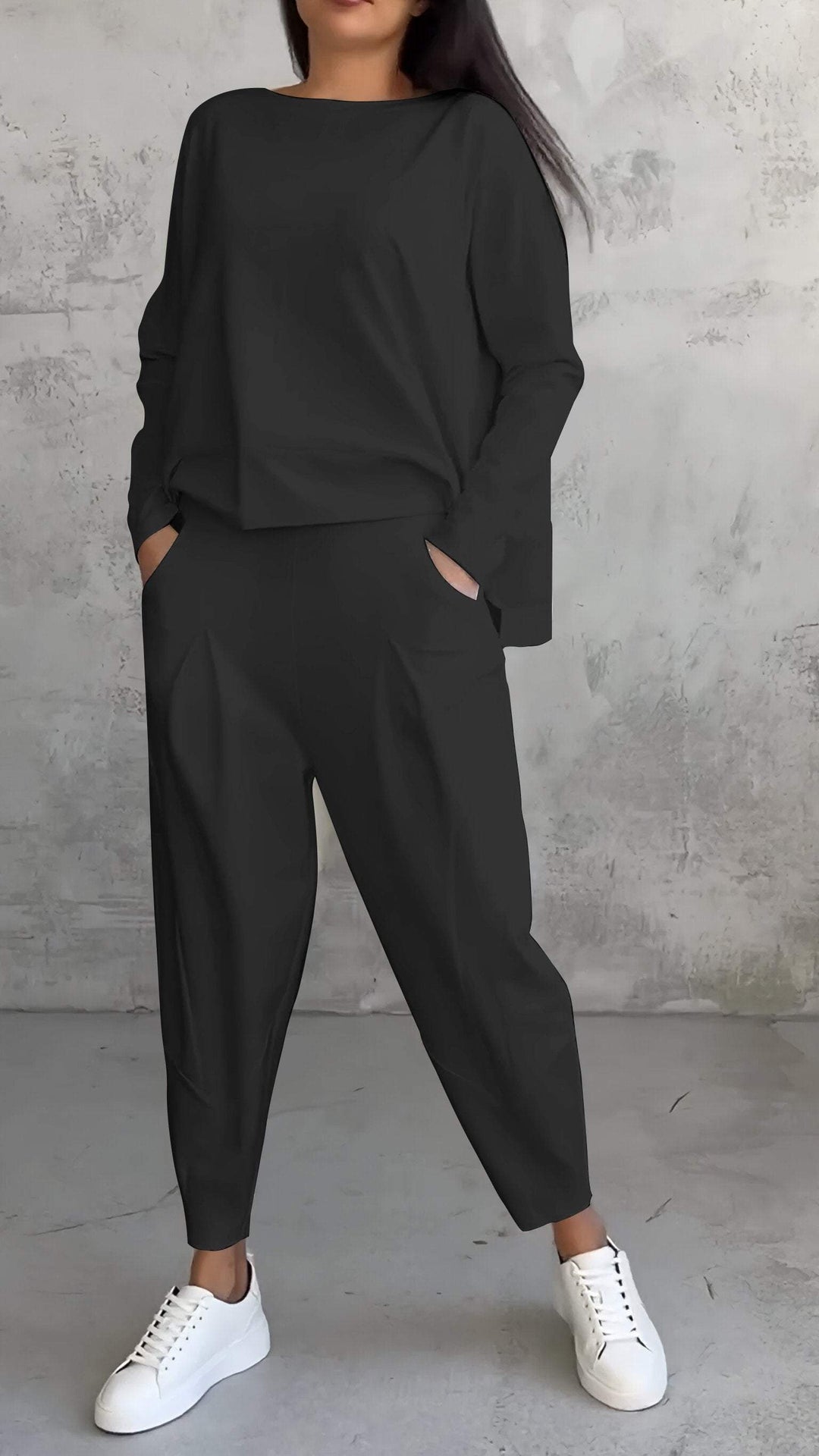 Women's leisure two-piece set, relaxed fit loungewear, comfortable round neck long sleeve design.