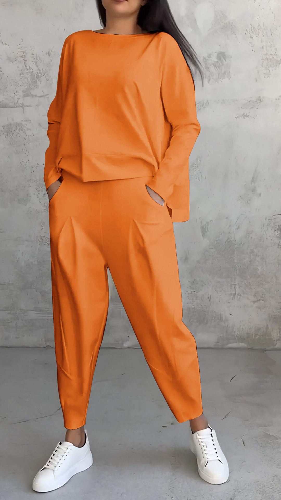 Everyday women's two-piece loungewear set, relaxed fit, long sleeve for versatile casual style.