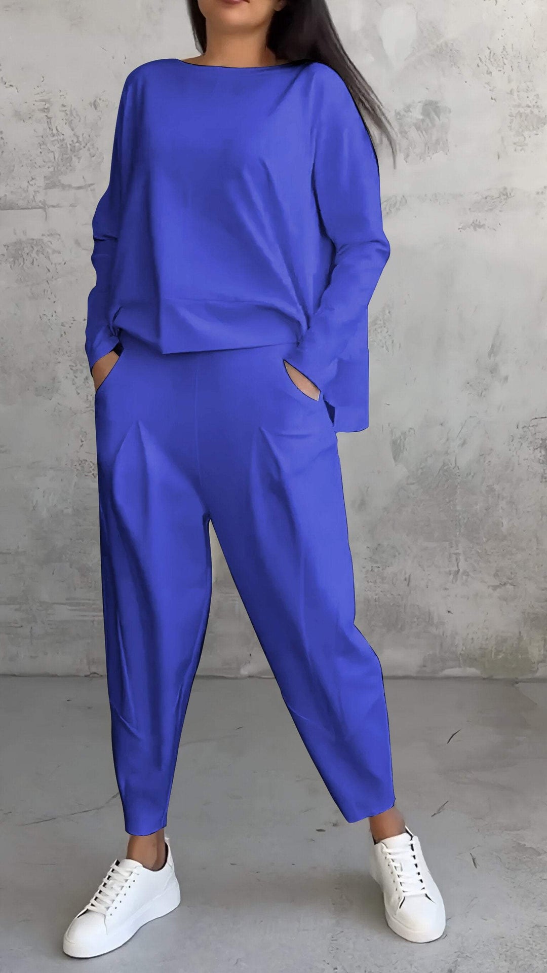 Relaxed fit women's two-piece set, comfortable long sleeve loungewear, perfect for casual outfits.