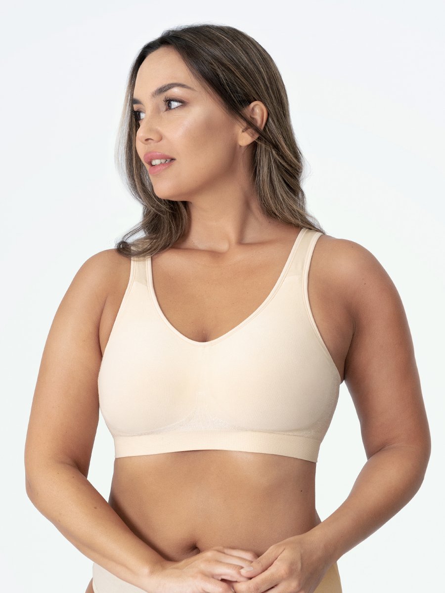 Plus size women's athleisure seamless sports bra for daily comfort & shaping.