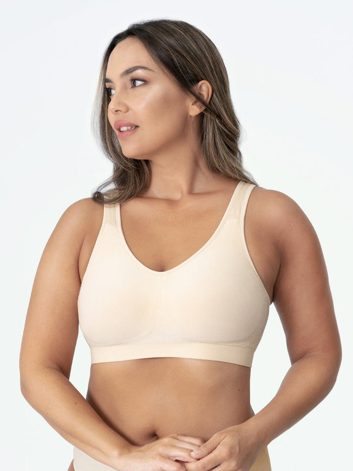 Plus size women's athleisure seamless sports bra for daily comfort & shaping.